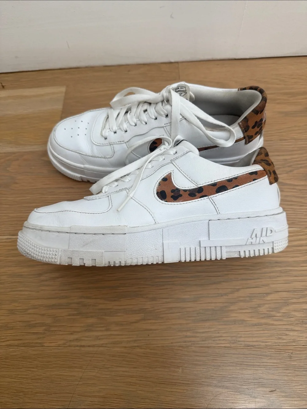 Nike Women's Air Force 1 Pixel SE 'Leopard Print' White Sneakers